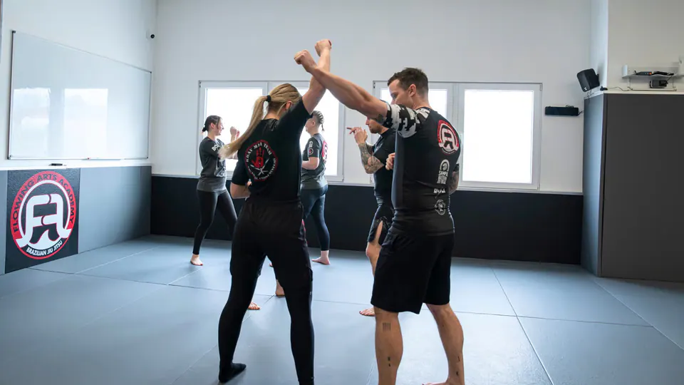 Krav Maga Selbstverteidigung Training bei Sportacademy FLOWINGARTS